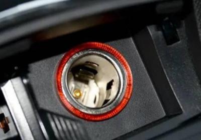 比亞迪唐點的煙器保險絲在哪里