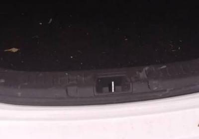 比亞迪e5后備箱開關在哪