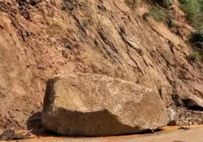 地震會使山體滑坡堵塞河道形成什么湖