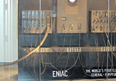 1946年第一臺計算機叫什么中文