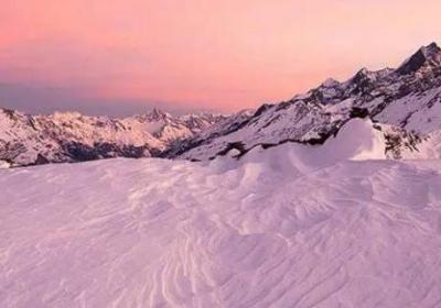 世界上有粉色的雪嗎